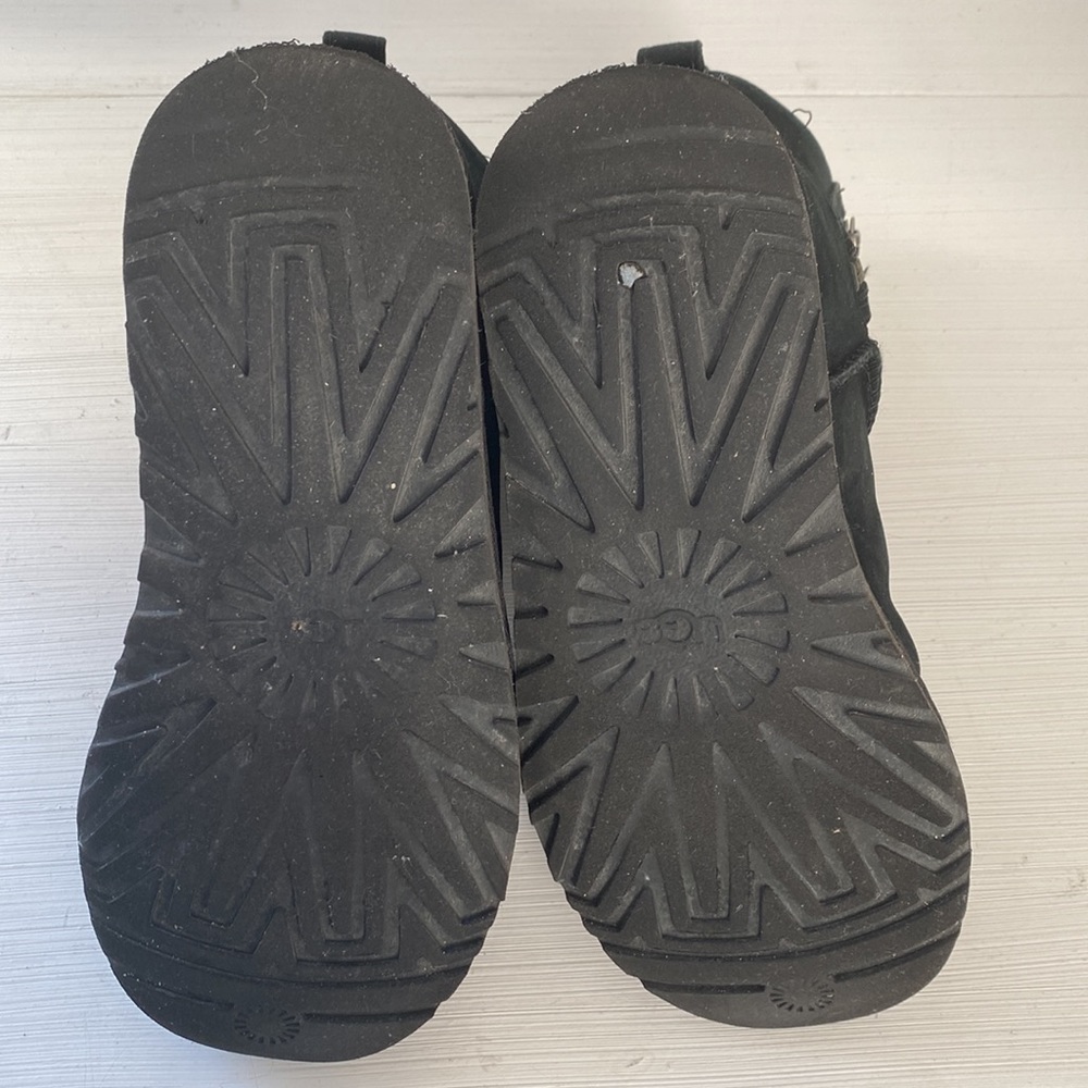 UGG women’s black suede boots - Picture 3 of 4
